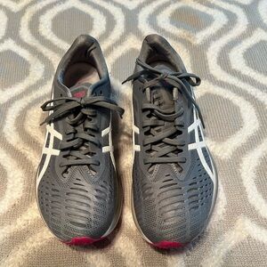 ASICS FF Blast. Women’s size 7. Gray, pink and white.